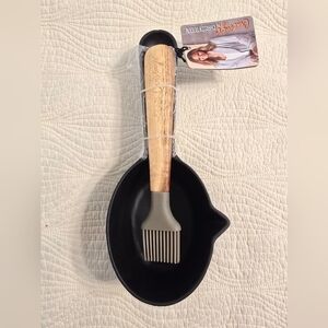 NWT Cravings By Chrissy Teigen Cast Iron Basting Set